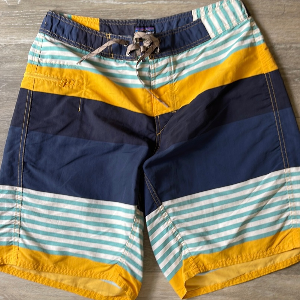 Patagonia stripped mens board shorts sz 32 great condition - out grew wavefarer